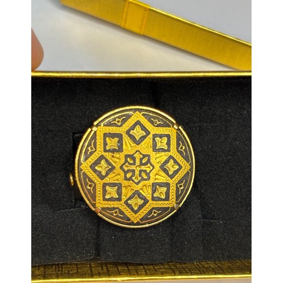 Vintage Gold-Tone & Black damascene gold brooch pin Round Pin Brooch With Intric - Picture 6 of 8